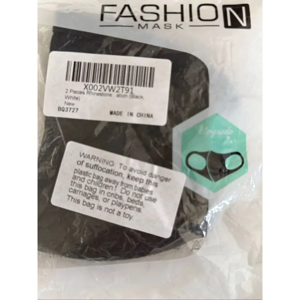 Fashion Mask Women's Dust Proof Sunscreen Reusable Thermal Face Mask Black NWT